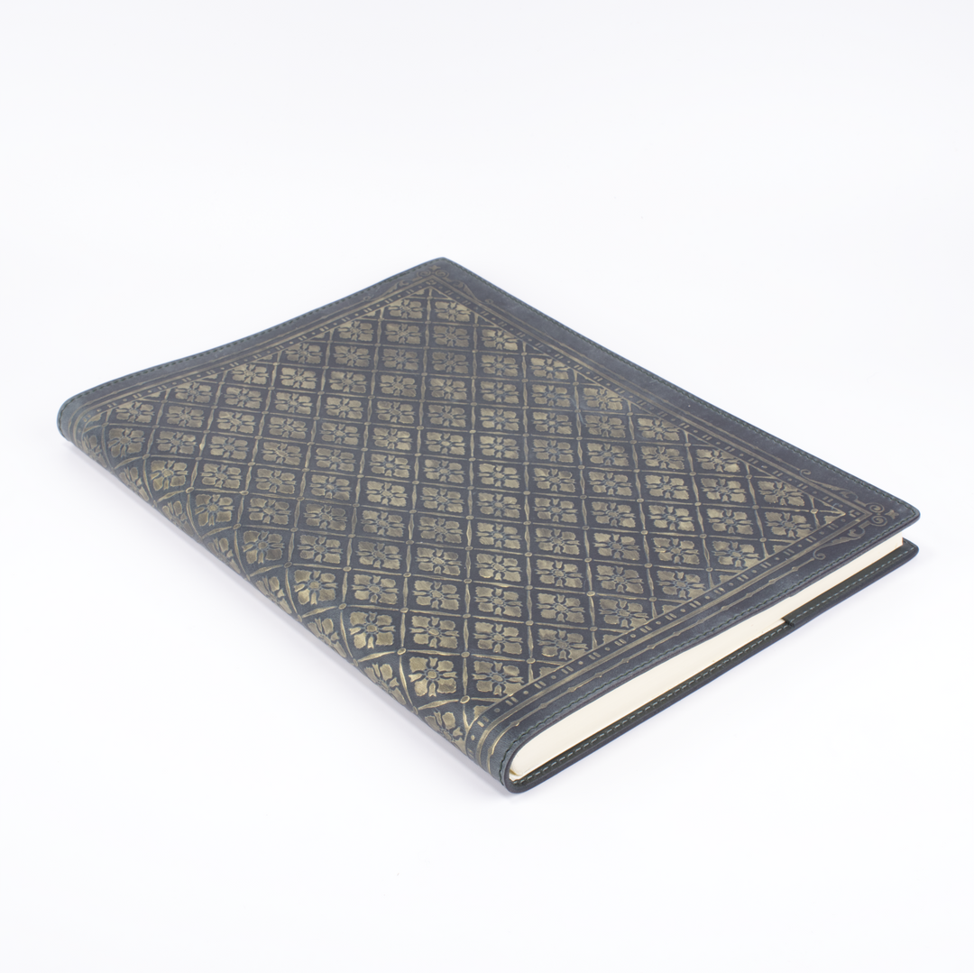 Naila Refillable Journal