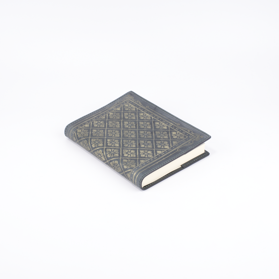 Naila Refillable Journal