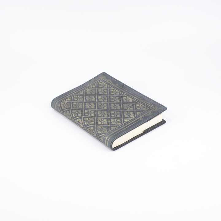 Naila Refillable Journal