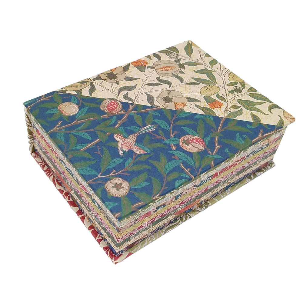 William Morris Postcards, boxed
